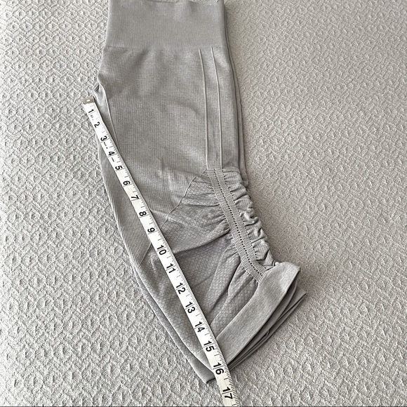 Lululemon Flow Compression Leggings Shorts Crop Rushed Stretchy In Gray Size 6 - Picture 7 of 9